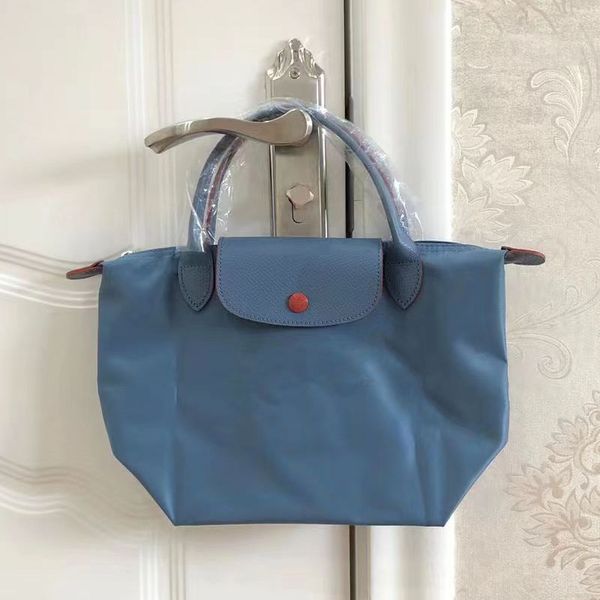 totes designer bag shoulder bags women handbag fashion shopping embroidery handbagsplain zipper flap pocket simple waterproof commuter bag l
totes designer bag shoulder bags women handbag fashion shopping embroidery handbagsplain zipper flap pocket simple waterproof commuter bag l