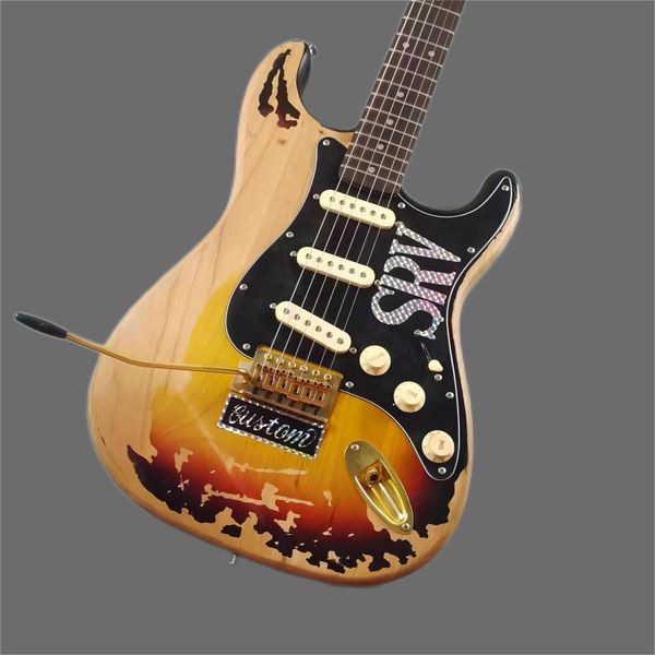 old st electric guitar, old style srv and gold accessories, handwritten signature, alder body, good sound quality 
old st electric guitar, old style srv and gold accessories, handwritten signature, alder body, good sound quality