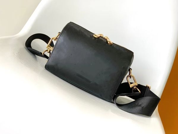 luxury fashion designer catwalk women's handbag cow leather embossed handle long shoulder strap messenger bag
luxury fashion designer catwalk women's handbag cow leather embossed handle long shoulder strap messenger bag