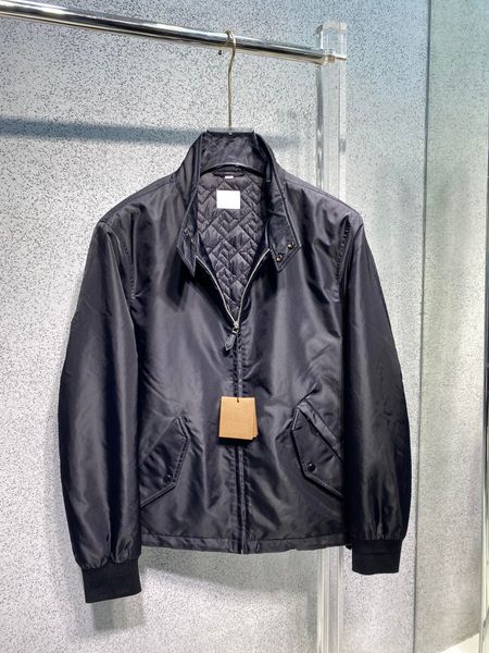 2023 autumn and winter brand mens jacket fashion stand collar zipper design handsome short jacket luxury designer jacket, Black;brown
2023 autumn and winter brand mens jacket fashion stand collar zipper design handsome short jacket luxury designer jacket, Black;brown