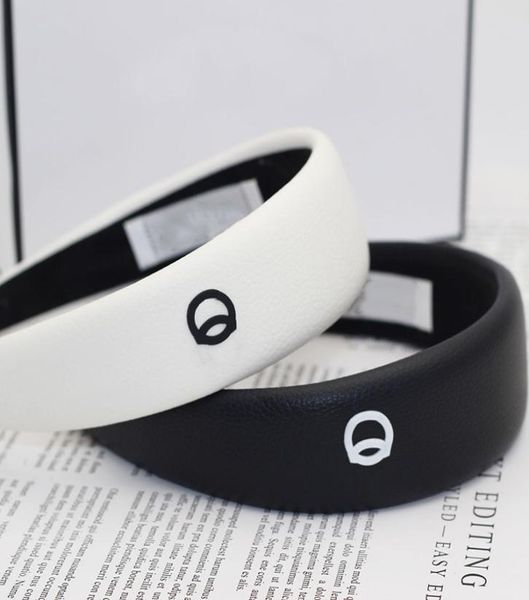 luxury designer headband female bezel head leather padded women solid thick hair hoop hairband brand headbands4689015, Silver
luxury designer headband female bezel head leather padded women solid thick hair hoop hairband brand headbands4689015, Silver