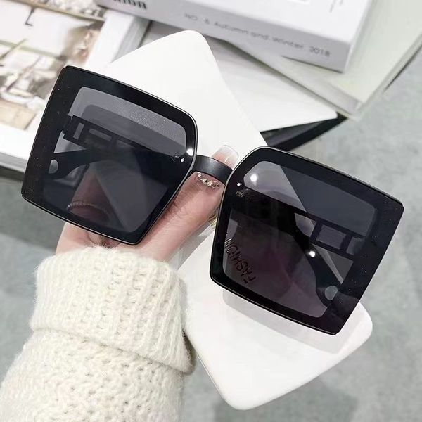 sunglasses designer, men's and women's sunglasses, anti ultraviolet letters, gilded decoration, simple fashion, tiktok, net red, t, White;black
sunglasses designer, men's and women's sunglasses, anti ultraviolet letters, gilded decoration, simple fashion, tiktok, net red, t, White;black