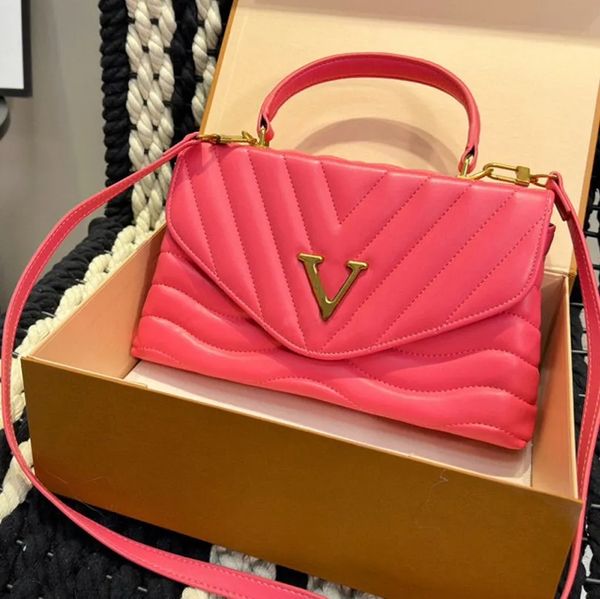 wave handbag new travel bag for women designer shoulder bag crossbody bags messenger bag with customized hardware and adjustable or detachab, Black;red
wave handbag new travel bag for women designer shoulder bag crossbody bags messenger bag with customized hardware and adjustable or detachab, Black;red