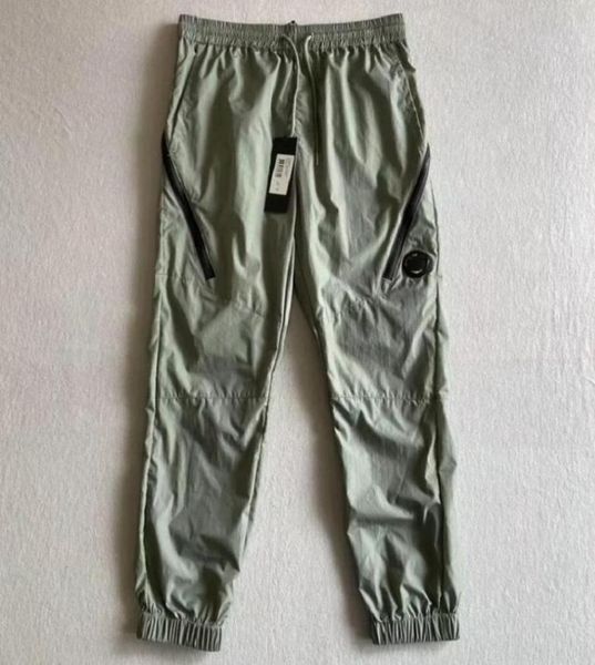 2022 ss metal nylon men pants one lens logo zipper pocket male pant outdoor tracksuit casual jogging trousers 651643, Black;green
2022 ss metal nylon men pants one lens logo zipper pocket male pant outdoor tracksuit casual jogging trousers 651643, Black;green