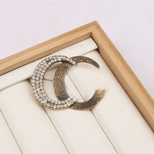 luxury women men designer brand letter brooches 18k gold plated inlay crystal rhinestone jewelry brooch charm pearl pin marry christmas part, Gray
luxury women men designer brand letter brooches 18k gold plated inlay crystal rhinestone jewelry brooch charm pearl pin marry christmas part, Gray