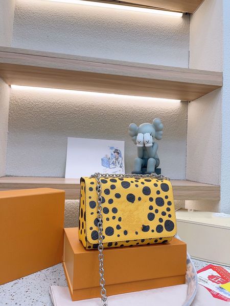 twist mm yayoi kusama designer shoulder bag classic women crossbody handbags luxury lady tote purse epi leather lock female chain hand bags
twist mm yayoi kusama designer shoulder bag classic women crossbody handbags luxury lady tote purse epi leather lock female chain hand bags