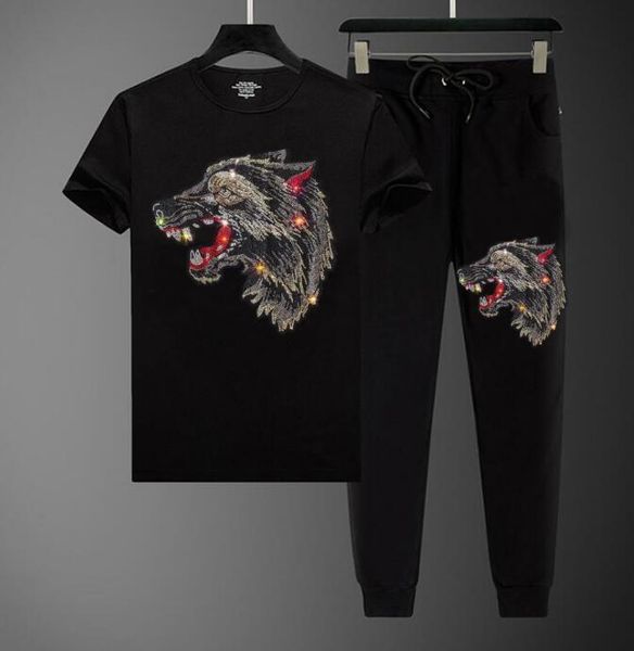 men's tracksuits diamond summer tracksuit men fashion casual luxury two pieces suit holiday style 230718, Gray
men's tracksuits diamond summer tracksuit men fashion casual luxury two pieces suit holiday style 230718, Gray