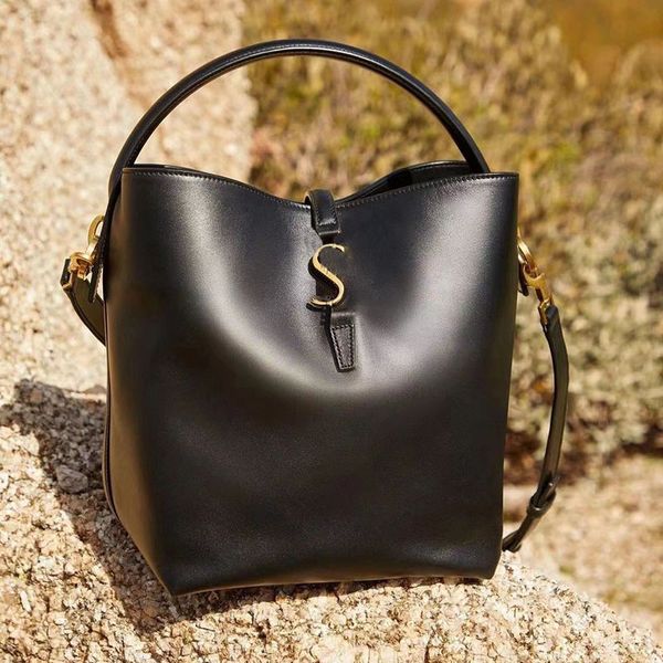 women le 37 designer bag shiny leather bucket bags le 5a7 shoulder crossbody tote luxurys 20cm handbags purse 1985
women le 37 designer bag shiny leather bucket bags le 5a7 shoulder crossbody tote luxurys 20cm handbags purse 1985