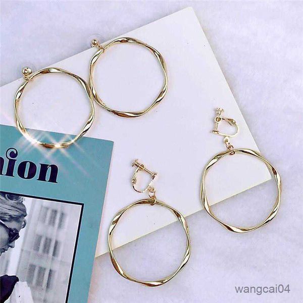 charm classic geometric round clip on earrings no pierced ear clip metal simple big earring for women party minimalist fashion jewelry r2307, Golden
charm classic geometric round clip on earrings no pierced ear clip metal simple big earring for women party minimalist fashion jewelry r2307, Golden