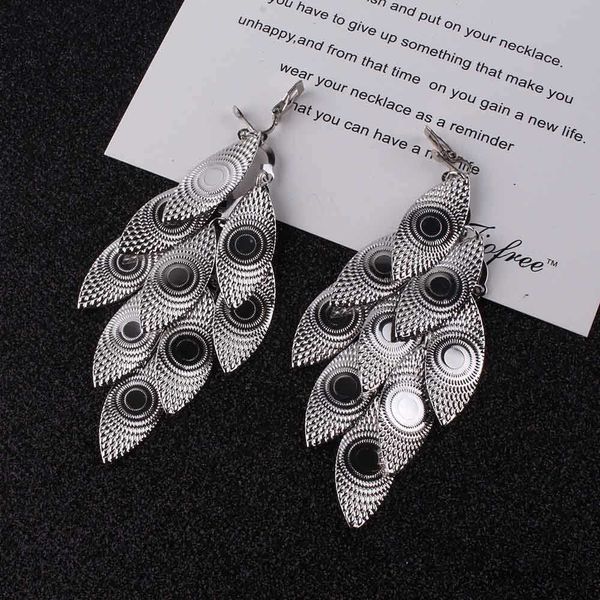 charm charm long metal clip on earring without for women party fashion no hole ear clip gold/silver plated earrings wholesale r230719, Golden
charm charm long metal clip on earring without for women party fashion no hole ear clip gold/silver plated earrings wholesale r230719, Golden