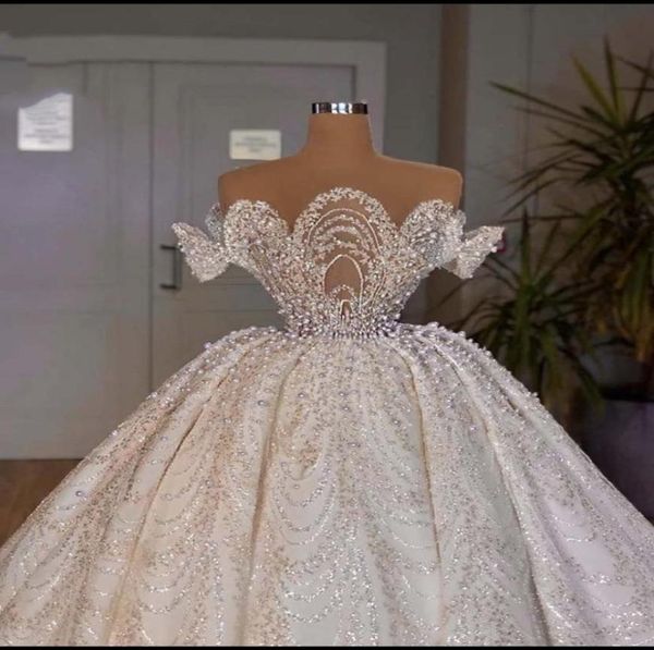 luxury ball gown pearls wedding dresses lace appliqued sheer o neck dubai arabia bridal gowns vestidos de novias4017830, White
luxury ball gown pearls wedding dresses lace appliqued sheer o neck dubai arabia bridal gowns vestidos de novias4017830, White