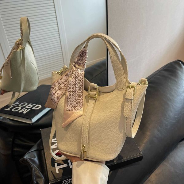luxury picotin lock bag fashionable versatile handheld for women 2023 new casual simple bucket summer high grade crossbody w0z0
luxury picotin lock bag fashionable versatile handheld for women 2023 new casual simple bucket summer high grade crossbody w0z0