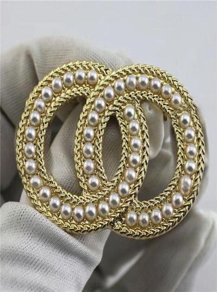 luxury designer pearl rhinestone letter brooch suitable for suits highquality fashion simple1604892, Gray
luxury designer pearl rhinestone letter brooch suitable for suits highquality fashion simple1604892, Gray