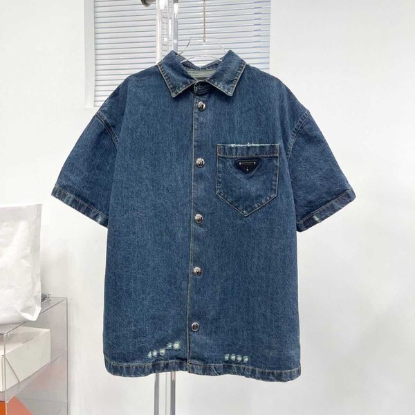 summer blue lapel hole denim short-sleeved shirt jacket, denim hole fashion casual, loose version of men and women of the same., Black;brown
summer blue lapel hole denim short-sleeved shirt jacket, denim hole fashion casual, loose version of men and women of the same., Black;brown