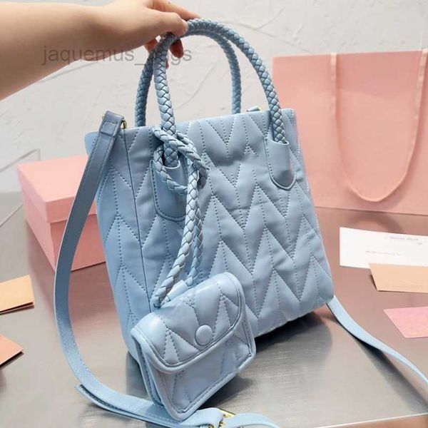 lady cosmetic bags fashion miu wander makeup bag women designer handbag socialite pouch ladies purses organizador toiletry bag
lady cosmetic bags fashion miu wander makeup bag women designer handbag socialite pouch ladies purses organizador toiletry bag
