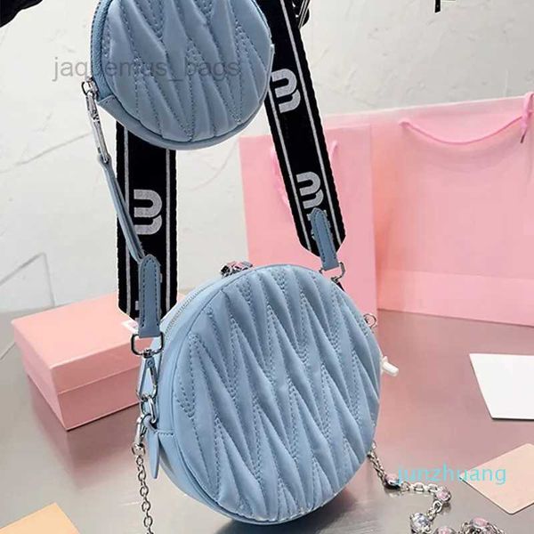 miu bag pleated 2-in-1 round bag women designer handbags jewel chain shoulder bags woven letter shoulder strap with mini pouch zipper closur
miu bag pleated 2-in-1 round bag women designer handbags jewel chain shoulder bags woven letter shoulder strap with mini pouch zipper closur