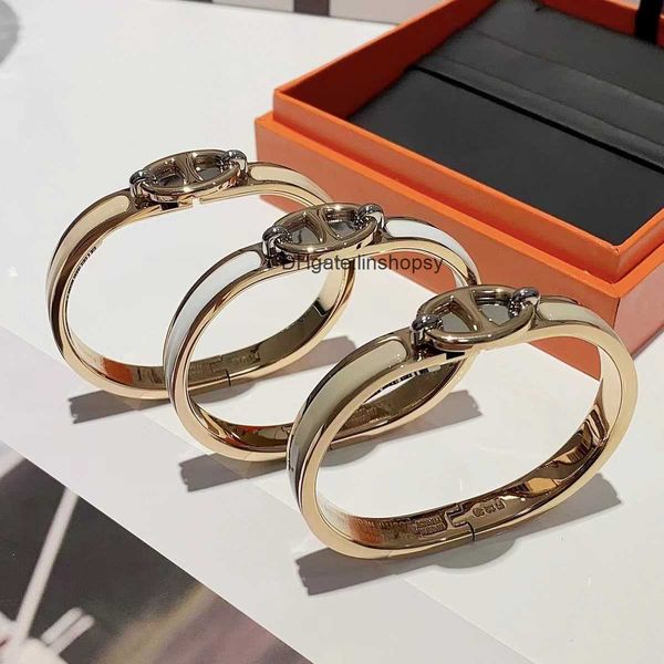 aher mas designer luxury brand enamel bracelet designer bracelet h pig nose enamel 18k gold non fading fashion jewelry, Black
aher mas designer luxury brand enamel bracelet designer bracelet h pig nose enamel 18k gold non fading fashion jewelry, Black