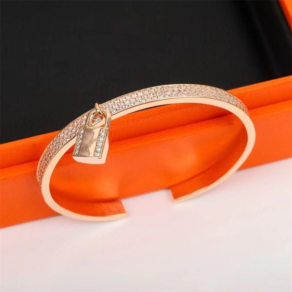 brand luxury 18k gold screwdriver designer bracelet size#17 fashion couple cufflinks women's bracelet stainless steel bracelet jewelry, Black
brand luxury 18k gold screwdriver designer bracelet size#17 fashion couple cufflinks women's bracelet stainless steel bracelet jewelry, Black