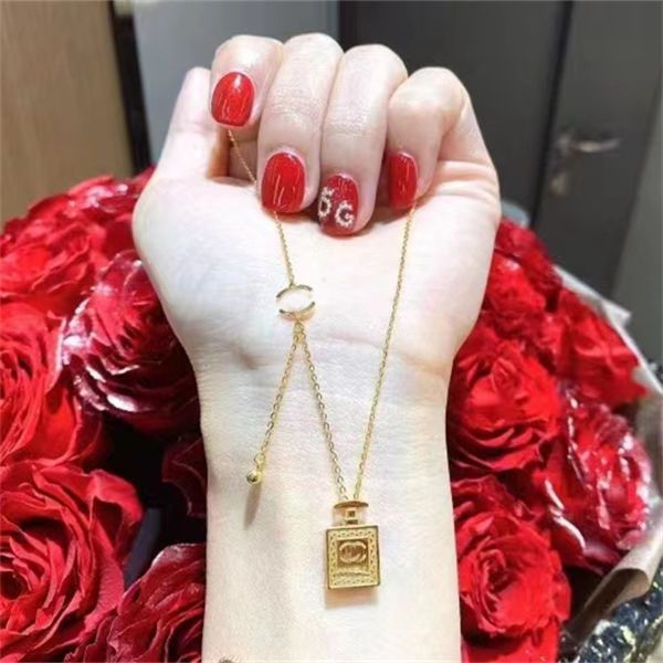 luxury necklace designer bracelet female stainless steel couple heart v gold sliver chain pendant jewelry neck gifts for girlfriend accessor, Silver
luxury necklace designer bracelet female stainless steel couple heart v gold sliver chain pendant jewelry neck gifts for girlfriend accessor, Silver