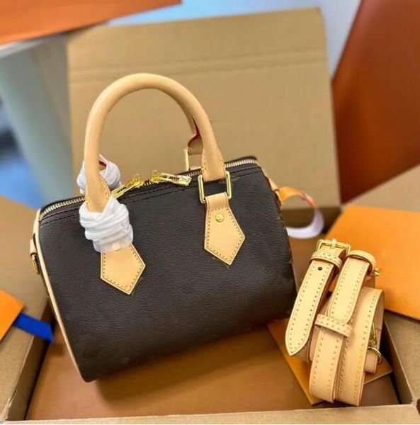 designer shoulder bags luxury crossbody bags 1: 1 quality genuine leather handbag 16cm with dust bag serial number ml172
designer shoulder bags luxury crossbody bags 1: 1 quality genuine leather handbag 16cm with dust bag serial number ml172