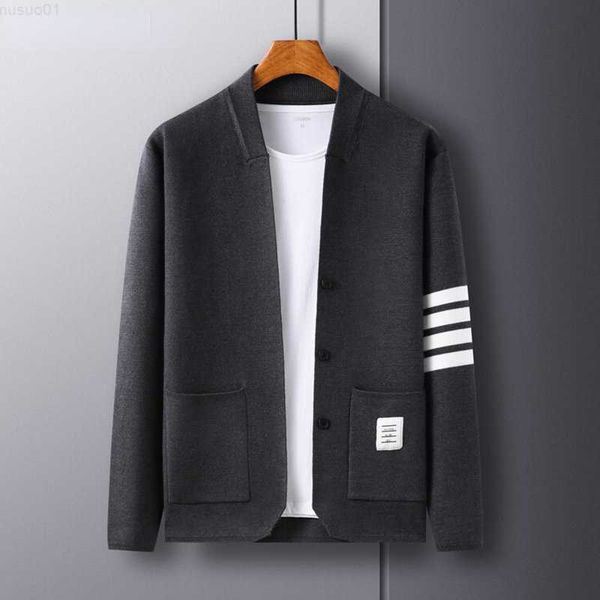 men's sweaters luxury high-end brand designer soft cardigan new men's winter sweater clothing knitted stripe long sleeve 2022 kore, White;black
men's sweaters luxury high-end brand designer soft cardigan new men's winter sweater clothing knitted stripe long sleeve 2022 kore, White;black