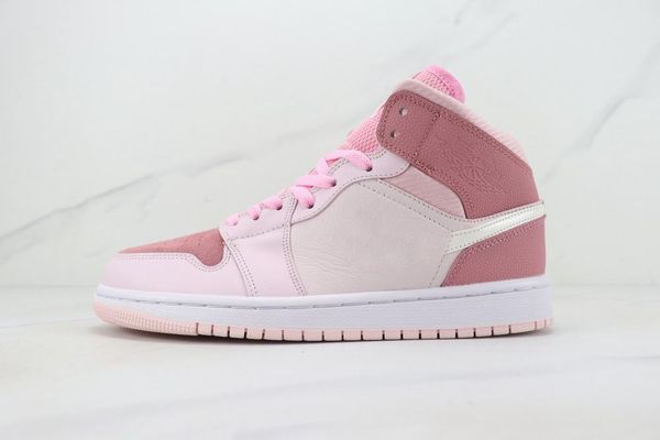 with box 1 mid digital pink basketball shoes men women white pink foam sail 1s sneaker
with box 1 mid digital pink basketball shoes men women white pink foam sail 1s sneaker