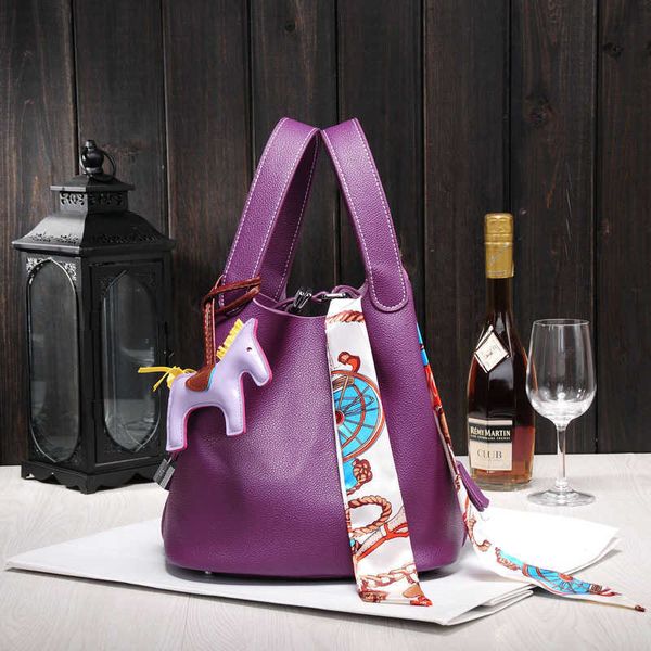 luxury picotin lock bag 2023 cowhide bucket bag simple women's lychee pattern small square portable shopping basket po25
luxury picotin lock bag 2023 cowhide bucket bag simple women's lychee pattern small square portable shopping basket po25
