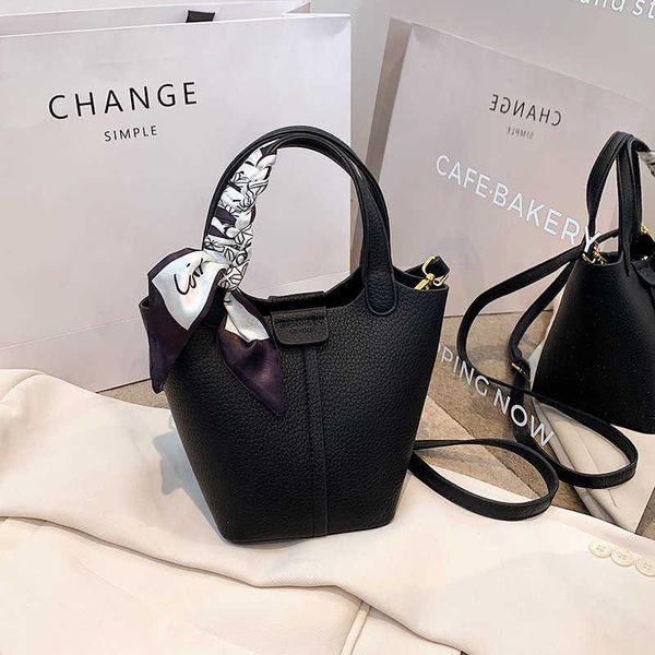 luxury picotin lock bag women's 2023 new lychee pattern personalized vegetable basket water bucket bun mother fashion simple handbag xb
luxury picotin lock bag women's 2023 new lychee pattern personalized vegetable basket water bucket bun mother fashion simple handbag xb