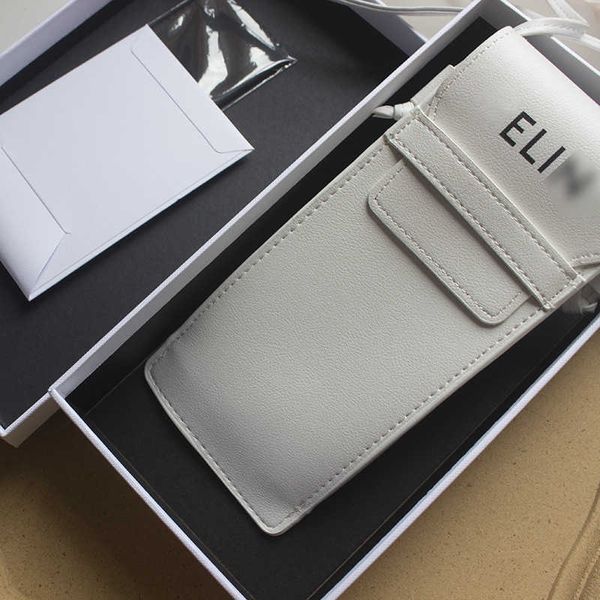 2023 new white oblique straddle portable glasses gift sunglasses storage cellin soft bag thickened outer paper box
2023 new white oblique straddle portable glasses gift sunglasses storage cellin soft bag thickened outer paper box