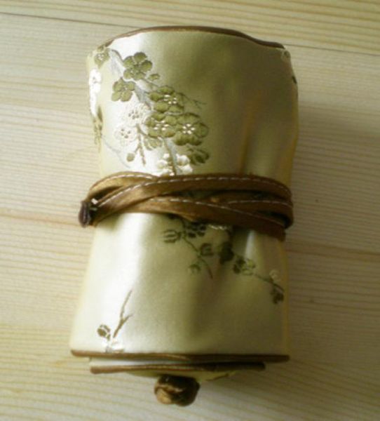 fine pretty jewelry roll for ring necklace storage bags travel case real silk brocade pouch bag christmas festival party gift1397899, Pink;blue
fine pretty jewelry roll for ring necklace storage bags travel case real silk brocade pouch bag christmas festival party gift1397899, Pink;blue