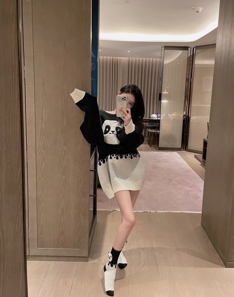 women's sweaters designer hollow out knitwear elegant womens shirts luxury clothing corset shirt gold coin buckle silk striped long pan, White;black
women's sweaters designer hollow out knitwear elegant womens shirts luxury clothing corset shirt gold coin buckle silk striped long pan, White;black