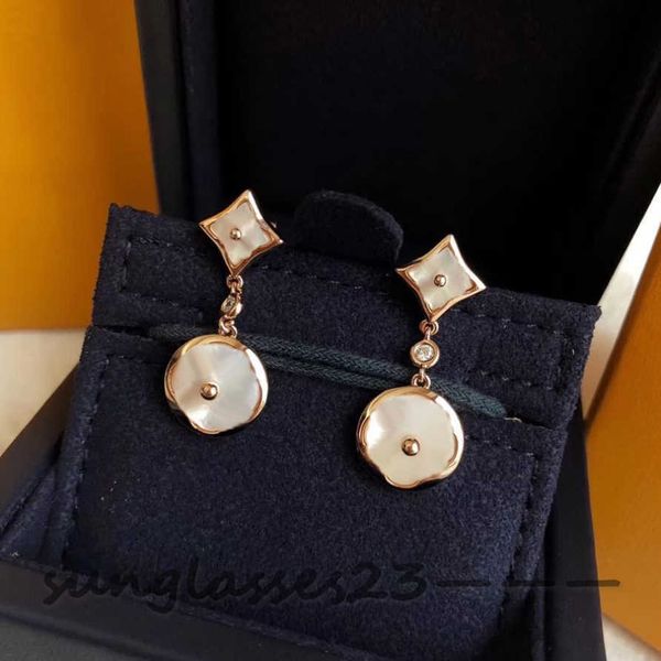 precision double flower earrings, diamond-shaped white shell, designer luxury classic earrings earrings, mandarin duck earrings, version, Golden;silver
precision double flower earrings, diamond-shaped white shell, designer luxury classic earrings earrings, mandarin duck earrings, version, Golden;silver