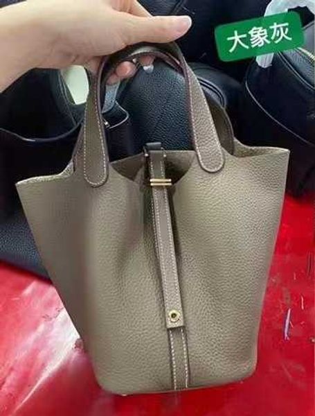 luxury picotin lock bag basket vegetable water bucket middle new handheld women's mother and child litchi pattern soft lady's o64o
luxury picotin lock bag basket vegetable water bucket middle new handheld women's mother and child litchi pattern soft lady's o64o