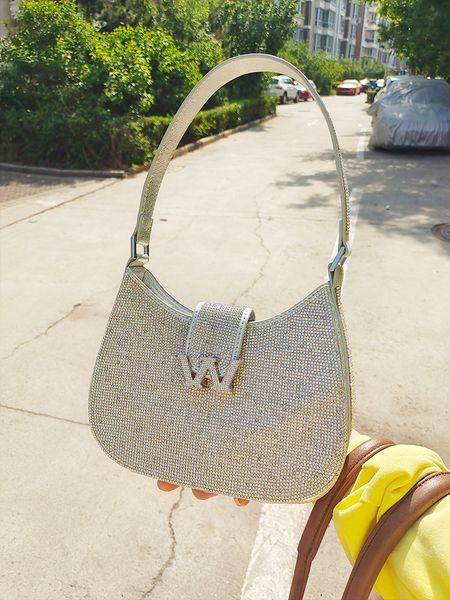 evening bags fashion diamond evening party bag for women in shoulder handbag designer luxury brand y2k silver tote purse shiny chain 230718
evening bags fashion diamond evening party bag for women in shoulder handbag designer luxury brand y2k silver tote purse shiny chain 230718