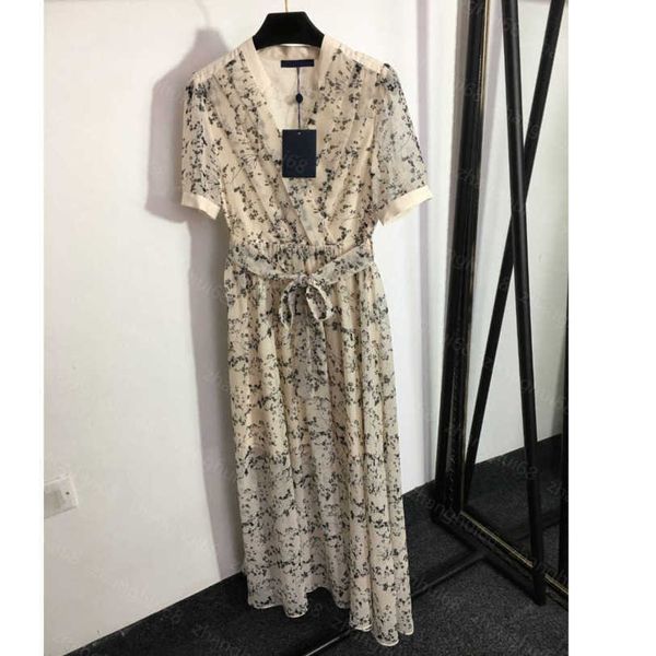 23ss women dresses summer dress womens designer clothing ladylike small floral print lace-up waist v-neck short-sleeved dress womens clothin, Black;gray
23ss women dresses summer dress womens designer clothing ladylike small floral print lace-up waist v-neck short-sleeved dress womens clothin, Black;gray