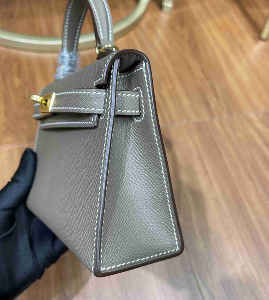 the highest quality handmade handbag ladies crossbody bag women bags cotton frame genuine leather women's shoulder tote zp
the highest quality handmade handbag ladies crossbody bag women bags cotton frame genuine leather women's shoulder tote zp