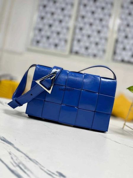 button designer bottegaz venetas 2023 bags bag ladies pillow girl cassette woven oil wax leather small tofu square one shoulder cross body w
button designer bottegaz venetas 2023 bags bag ladies pillow girl cassette woven oil wax leather small tofu square one shoulder cross body w