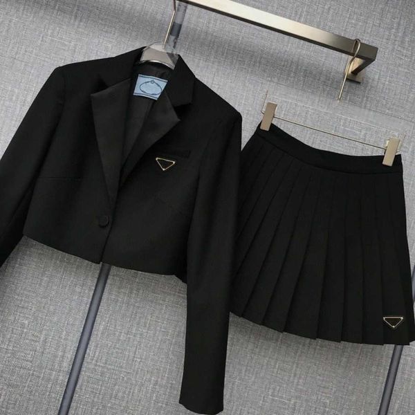 spring and summer women's black suit dress, suit jacket plus pleated skirt, nylon touch soft and comfortable, pleated feeling very wide, White
spring and summer women's black suit dress, suit jacket plus pleated skirt, nylon touch soft and comfortable, pleated feeling very wide, White