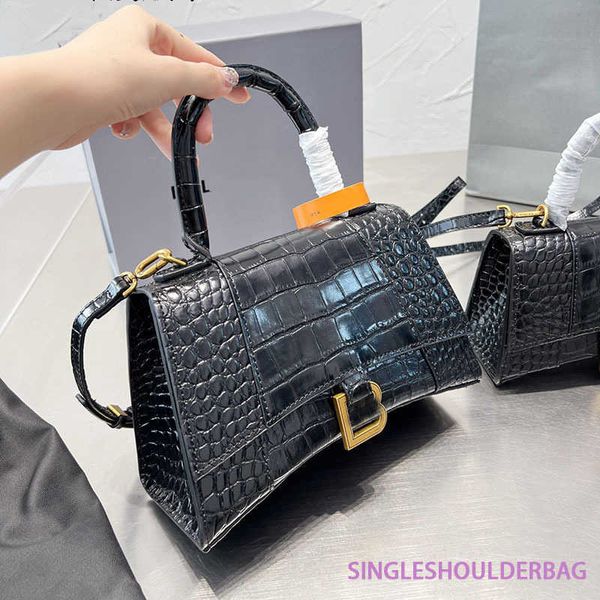 designer bag hourglass bag handbag crossbody bag shoulder bags black crocodile-embossed cow leather handbag 10a quality clutch bag
designer bag hourglass bag handbag crossbody bag shoulder bags black crocodile-embossed cow leather handbag 10a quality clutch bag