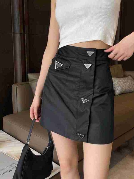 skirts designer 23 summer classic letter triangle sign women's black short skirt a-line high waist slim half versatile not picky c9g8
skirts designer 23 summer classic letter triangle sign women's black short skirt a-line high waist slim half versatile not picky c9g8