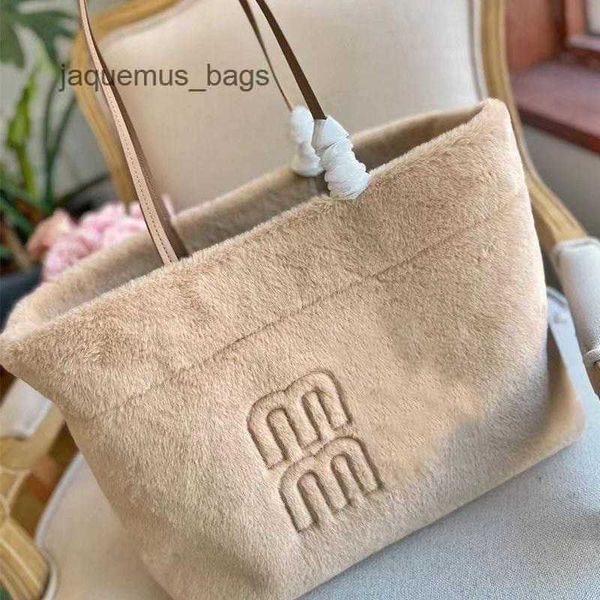 miu totes women plush handbag large capacity shoulder underarm bag furry designer tote bag wallet ladies casual commuter
miu totes women plush handbag large capacity shoulder underarm bag furry designer tote bag wallet ladies casual commuter