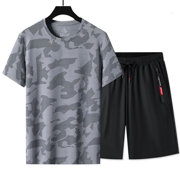 men's tracksuits 2023 summer breathable sports suit men quick dry set ice silk tshirt and shorts male two piece camo running 230719, Gray
men's tracksuits 2023 summer breathable sports suit men quick dry set ice silk tshirt and shorts male two piece camo running 230719, Gray