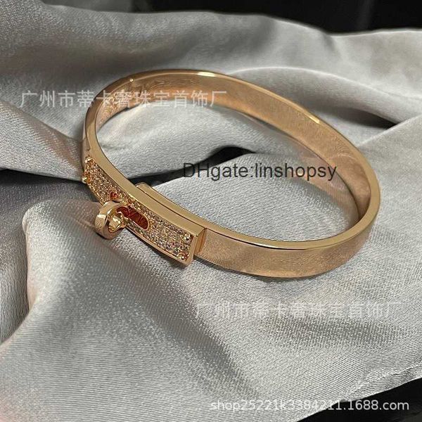 aher mas designer luxury brand enamel bracelet designer hemrres bracelet h home v gold 18k rose white full diamond, Black
aher mas designer luxury brand enamel bracelet designer hemrres bracelet h home v gold 18k rose white full diamond, Black