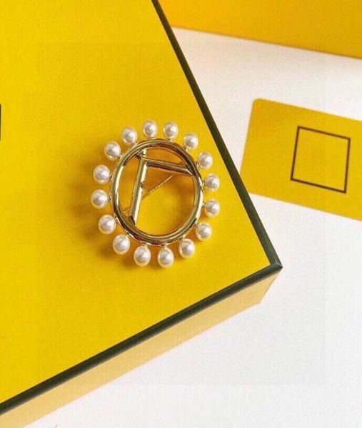 18k gold plated brooch pins round pearl diamond brooches classic fashion style brooch luxury jewerly brand good quality broche6294148, Gray
18k gold plated brooch pins round pearl diamond brooches classic fashion style brooch luxury jewerly brand good quality broche6294148, Gray