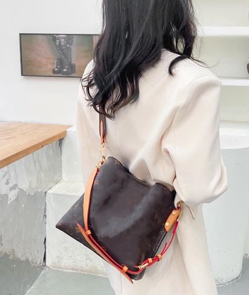 new fashion presbyard cow with bucket bag casual single shoulder crossbody high-end bags
new fashion presbyard cow with bucket bag casual single shoulder crossbody high-end bags