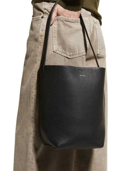 designer bags leather bag large capacity shoulder cowhide hand mother lichee grain head layer bucketclassic tote bag the row wpwu
designer bags leather bag large capacity shoulder cowhide hand mother lichee grain head layer bucketclassic tote bag the row wpwu