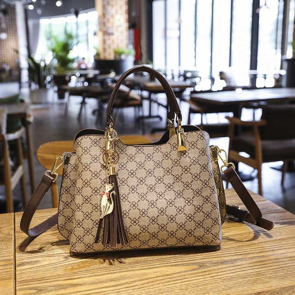 spring and summer new korean version of the fashion handbag retro printing shoulder crossbody bag mom bag large capacity women's bags
spring and summer new korean version of the fashion handbag retro printing shoulder crossbody bag mom bag large capacity women's bags