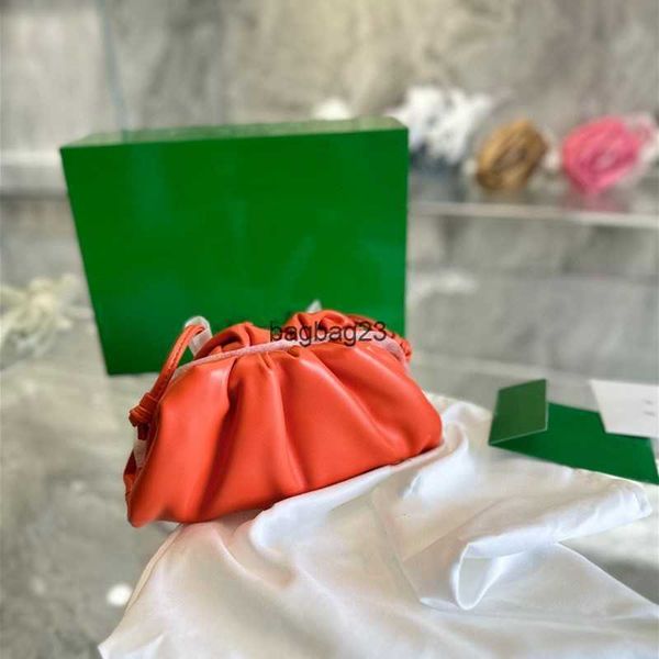 underarm girl venetas bottegaz women's designer bags 2023 small one bag pouchs ladies leather cloud pouch mini smooth shoulder crossbod
underarm girl venetas bottegaz women's designer bags 2023 small one bag pouchs ladies leather cloud pouch mini smooth shoulder crossbod