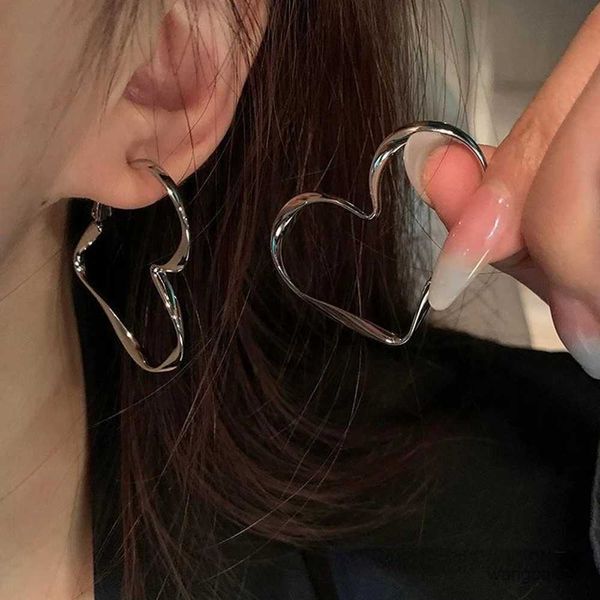 charm fashion big heart hoop earring simple style silver color love circle earring for women girl jewelry gifts r230719, Golden
charm fashion big heart hoop earring simple style silver color love circle earring for women girl jewelry gifts r230719, Golden