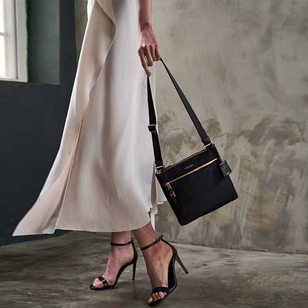 luxuries designer bag tumi tuming new men's portable voyageur bag ballistic nylon large designers handbag capacity fashion casual shoul
luxuries designer bag tumi tuming new men's portable voyageur bag ballistic nylon large designers handbag capacity fashion casual shoul
